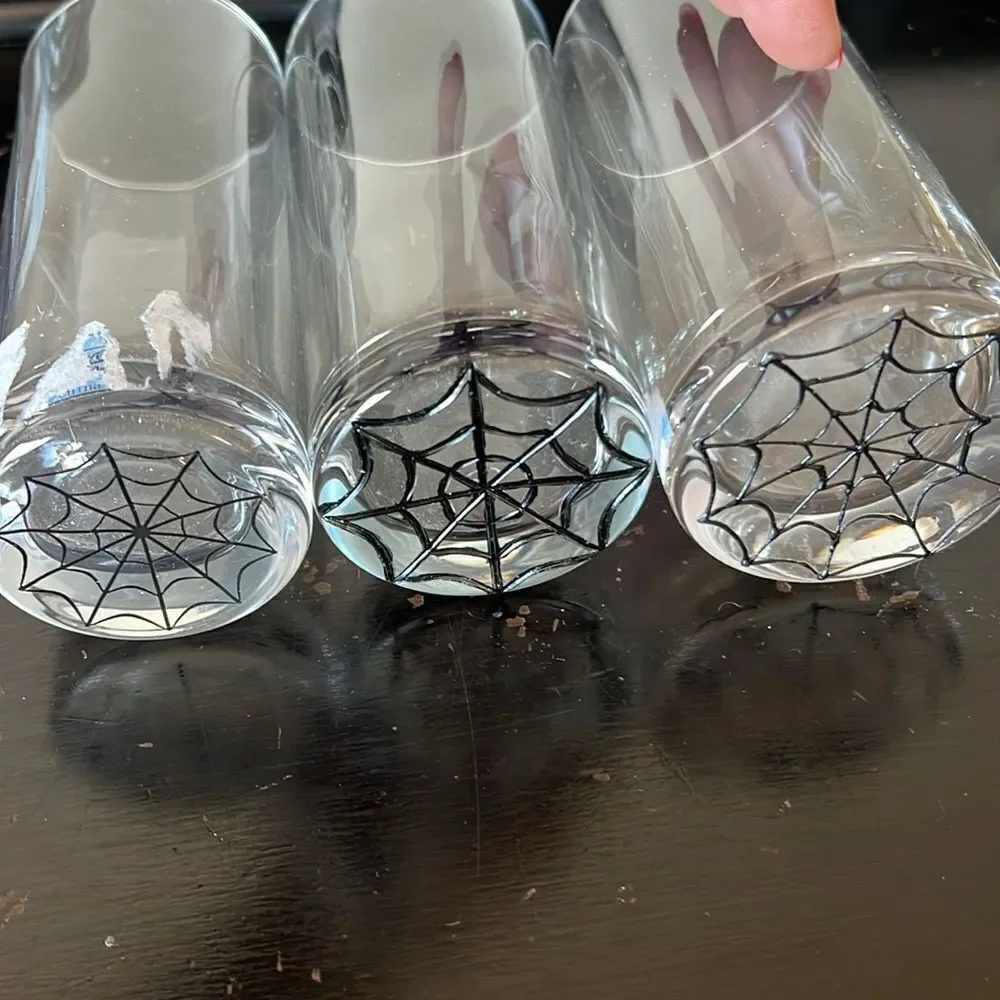 Set of 4 Pottery Barn Spider Web Tall Cocktail Glasses
